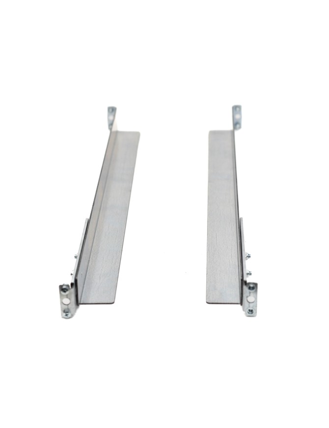 Kit de 2 équerres rack 19 pouces. Longueur 777mm pour une baie 800mm et 1000mm de profondeur