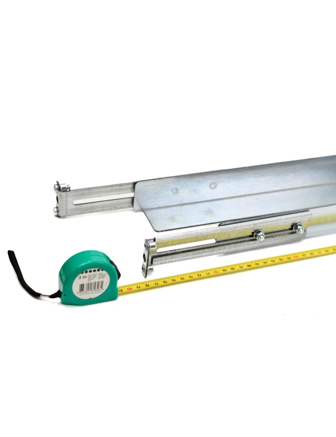 Kit de 2 équerres rack 19 pouces. Longueur 777mm pour une baie 800mm et 1000mm de profondeur